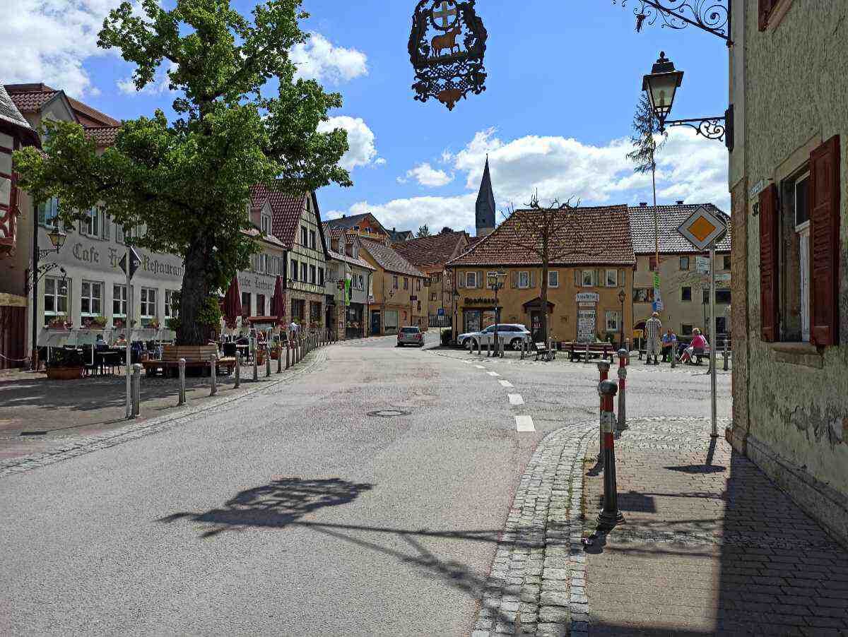 Die Ortsmitte von Markelsheim mit geänderter Vorfahrtsregelung