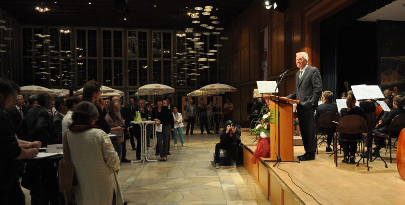 Ministerpräsident Kretschmann beim Vortrag in der Wandelhalle
